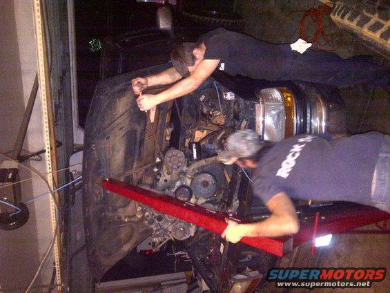 img2012032000044.jpg Me and a friend of mine pulling out my leaky 302 in preparion to put the 351w in.