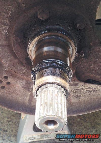 bronco-024.jpg spindle casing still on spindle