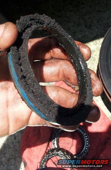 bronco-025.jpg caked up gasket