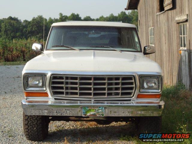 1978 Ford Bronco front view with chrome grille and orange turn signals