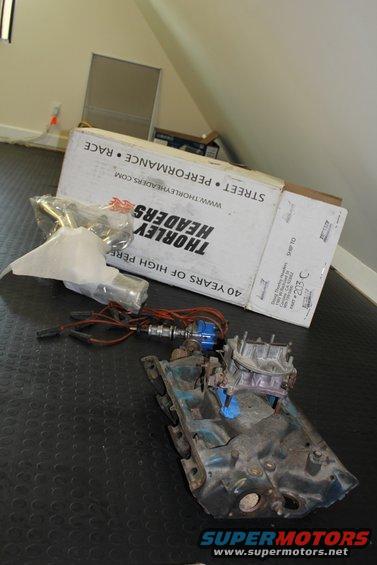 Engine block with carburetor and distributor, Thorley Headers box