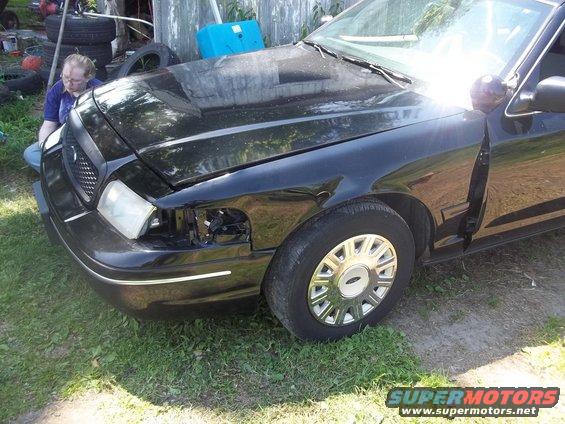 2004 Ford Crown Victoria front fender and headlight area, missing headlight assembly