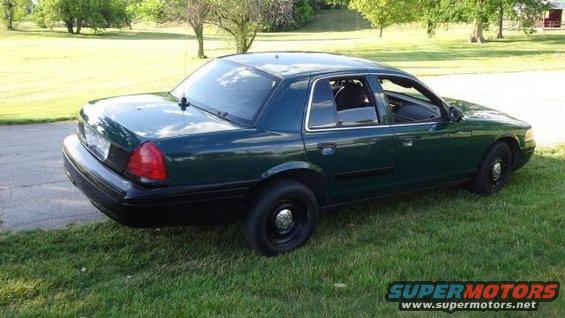 Dark green 2003 Ford Crown Victoria, 3/4 front view