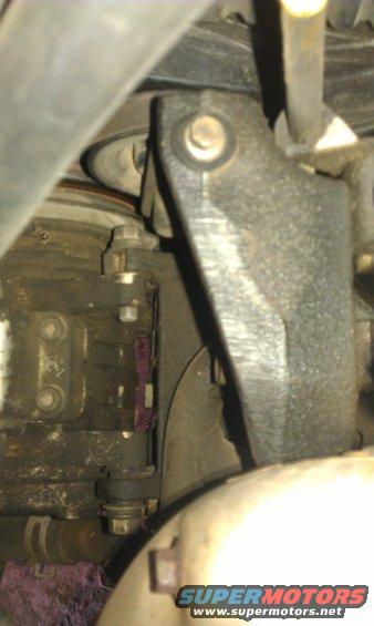 Engine bracket and pulley system
