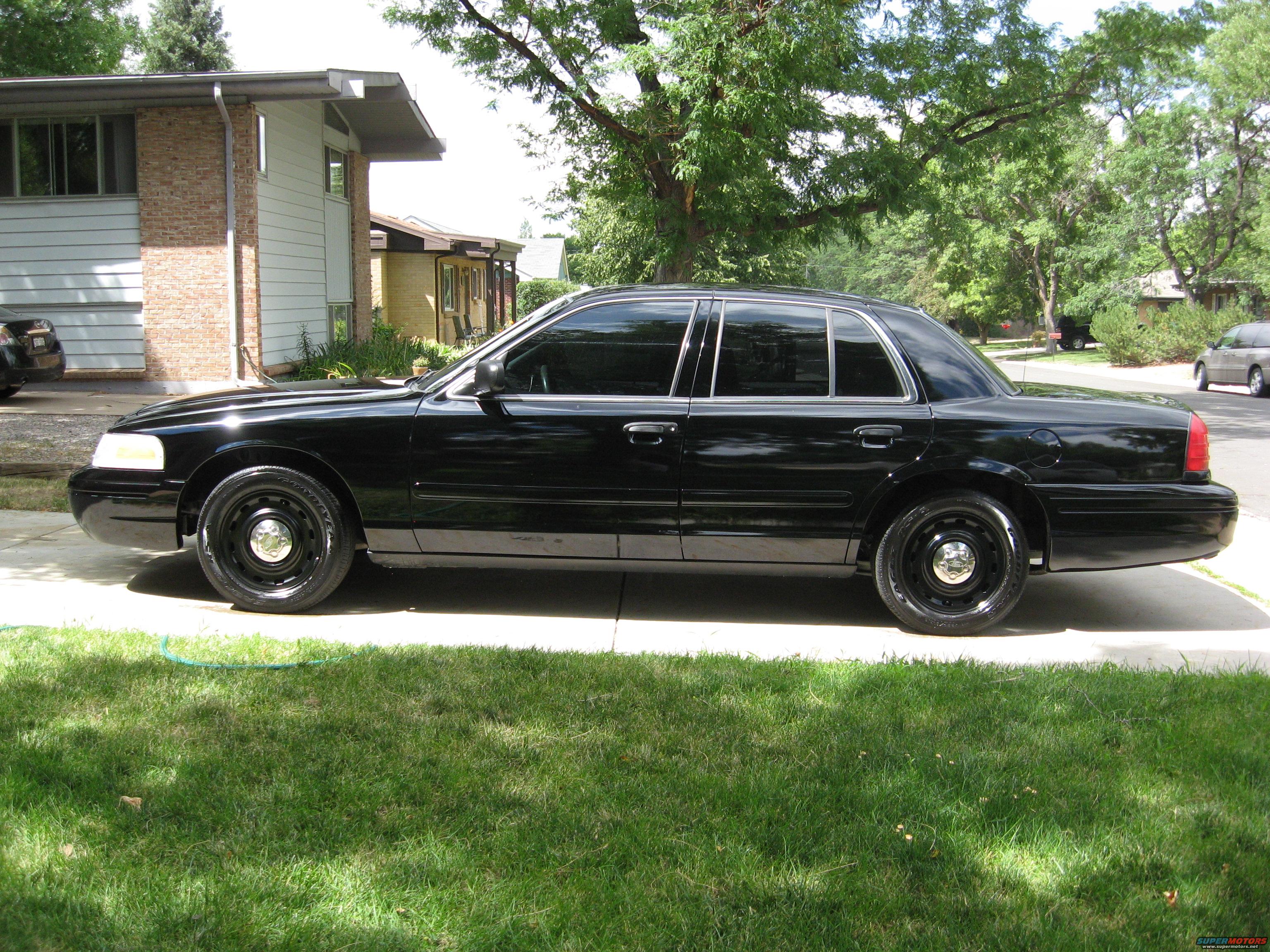 2005 Ford Crown Victoria photo
