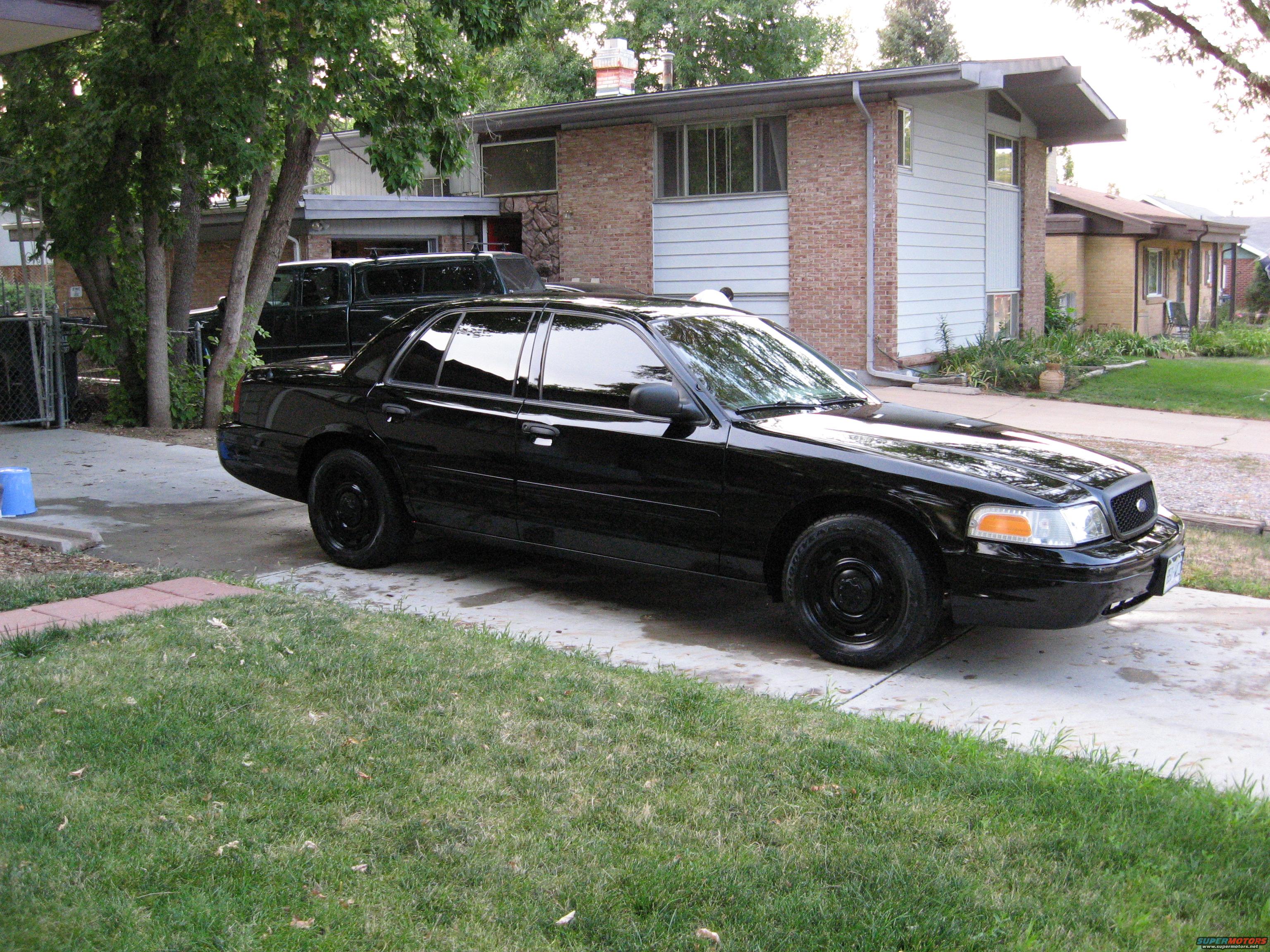 2005 Ford Crown Victoria photo