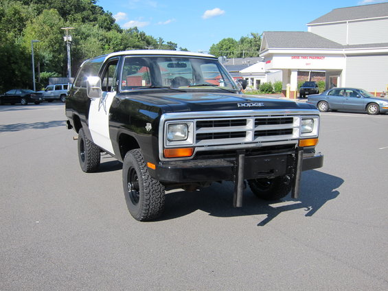 1987 Dodge Ramcharger, black and white two-tone paint, aftermarket front bumper