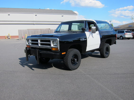 1987 Dodge Ramcharger, black and white two-tone paint, aftermarket front bumper