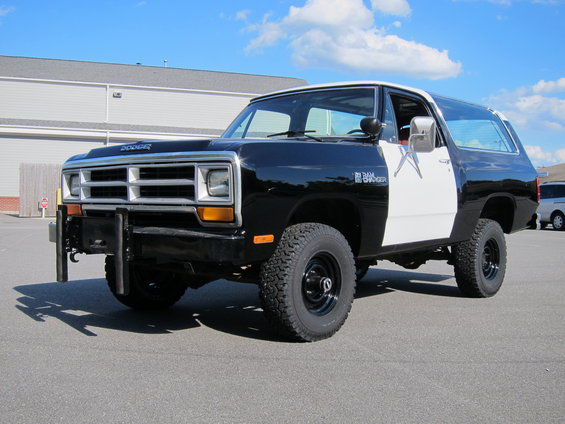 1987 Dodge Ramcharger, black and white paint, aftermarket front bumper