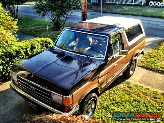 Brown and white 1991 Ford Bronco, 3q-front view