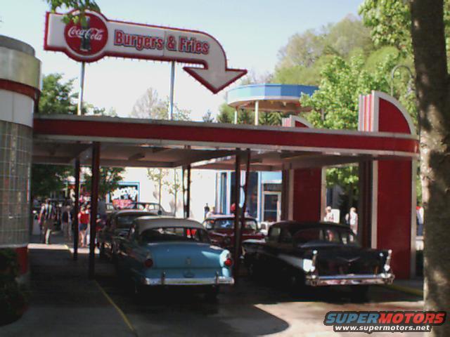 dollywoodcarsdrivein.jpg 