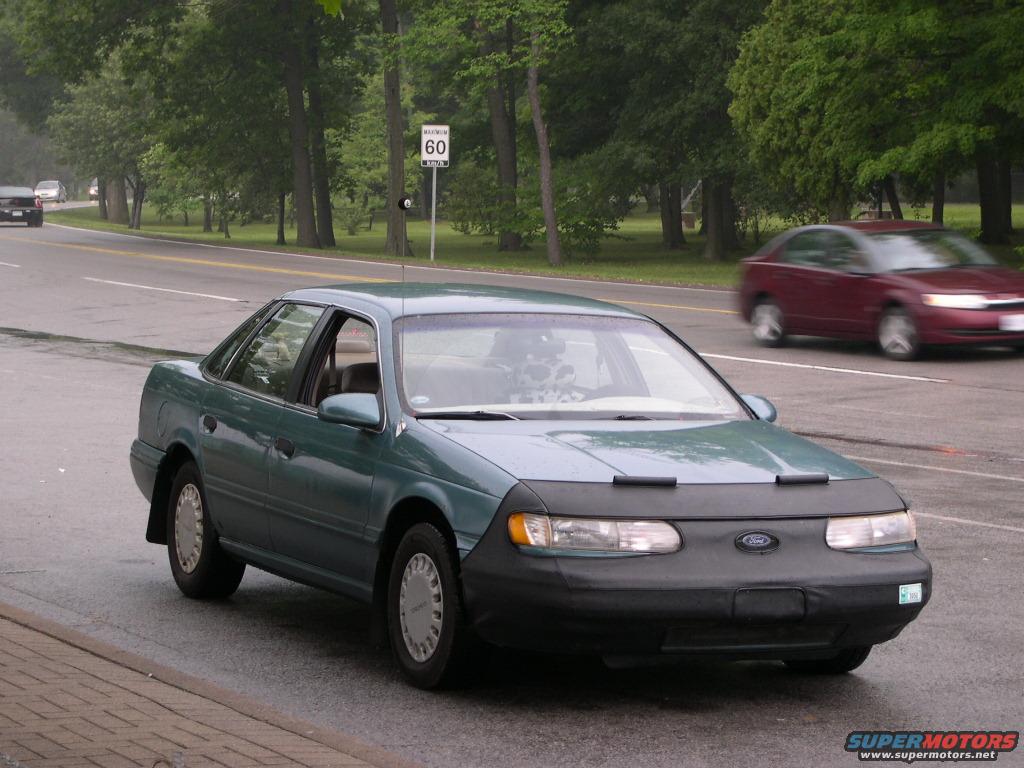 1999 Ford Taurus