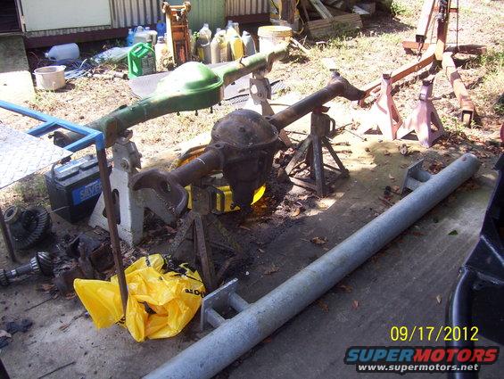 90-bronco-build-015.jpg Rear bumper material.