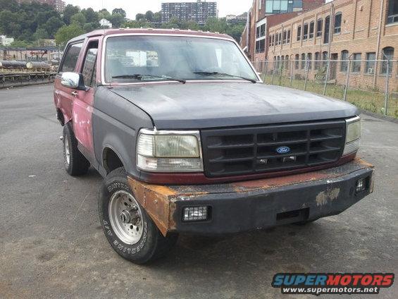 1991 Ford Bronco, 3q-front view, primer gray hood and fenders, red body