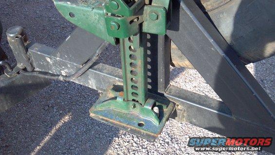 135.jpg The pad for my hi-lift jack mount.  The bolt acts as a pin to keep the jack in place.