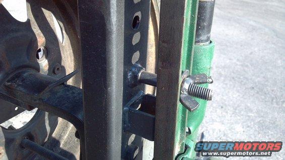 136.jpg Upper mounting point for the hi-lift.