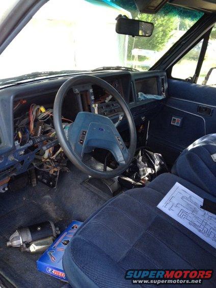 photo-3.jpg Seats are worn pretty good. Push button 4wd. Shocked.