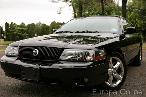 Black 2003 Mercury Marauder front quarter view, showing grille and headlights