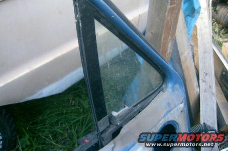 3.jpg Driver wing window (inside)