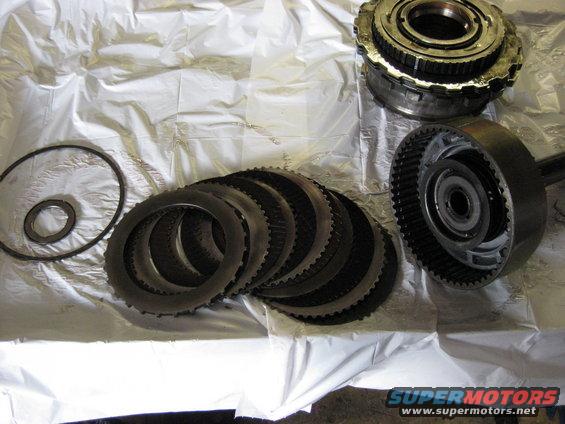 img_0562.jpg Forward clutches. The black disks are friction disks. The material should be brown. Much of these are black. These clutches are burnt and no good but not as bad as some others.