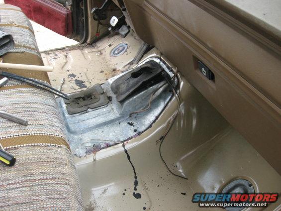 img_4211.jpg With the transmission, transfer case, and mat removed, next up was the floor pan.