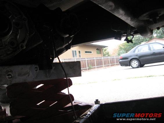 img_4221.jpg Lowering the transfer case with the jack.