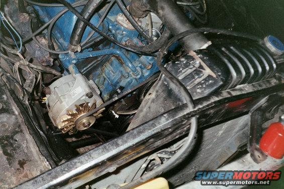 altymotor01.jpg theres the alt all nestled in there