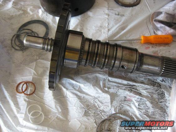 img_0637.jpg New metal seals installed. They should be installed in the opposite order they were removed (leftmost first, rightmost last). To reclip them use the same method used to remove them but push the ends together so they lock.