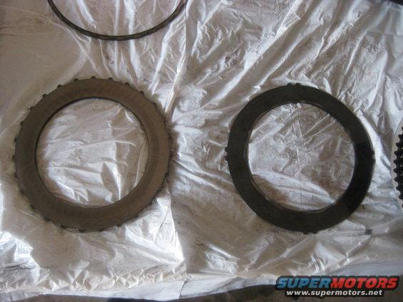 img_0663.jpg There are two steels that will be reused from the forward clutches. The one on the left is thicker and installed last. The one on the right is a special wavy shaped steel, it gets installed first.