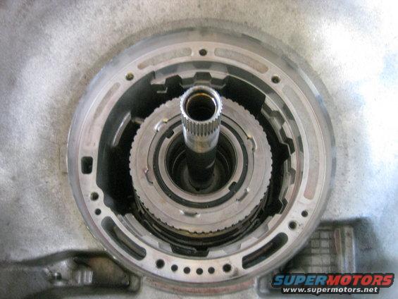 img_0675.jpg Reverse clutch drum installed into the transmission case.