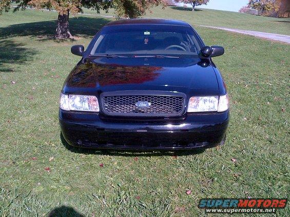 Black 2001 Ford Crown Victoria front view