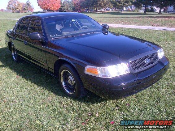 Black 2001 Ford Crown Victoria 3q-front view