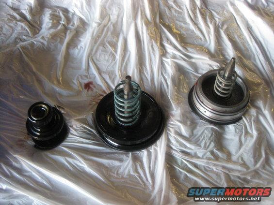 img_0701.jpg Here are the complete accumulator and servo assemblies.
from left to right:
2-3 accumulator
reverse servo
overdrive servo
