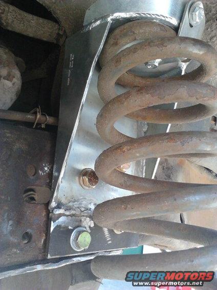 p82a0277.jpg When bolting up to the frame, do have the bolts soo close to the middle, the spring rubs on them a decent amount when flexing. I tried to use 2 ofthe existing holes in the frame but now see that was a bad idea