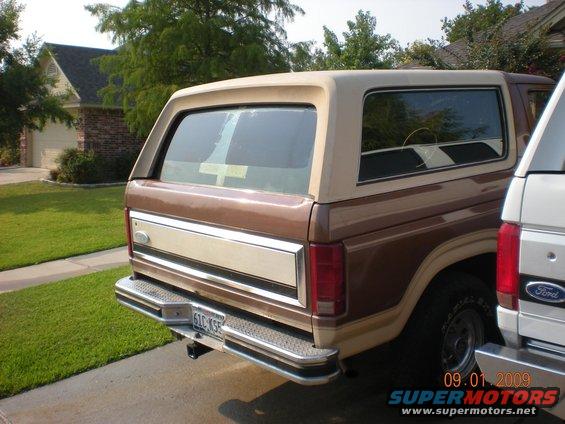 1986 Ford Bronco rear quarter panel parked next to another vehicle. License plate reads 610 KSE