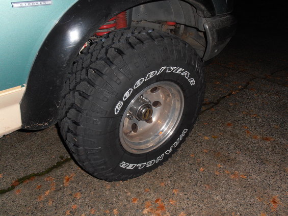pb150039.jpg Goodyear Wrangler Duratrac 33x12.50x15