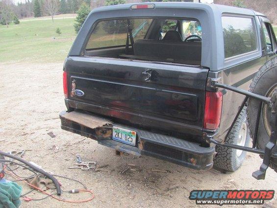 1996 Ford Bronco rear with spare tire carrier and license plate 2KJ U25