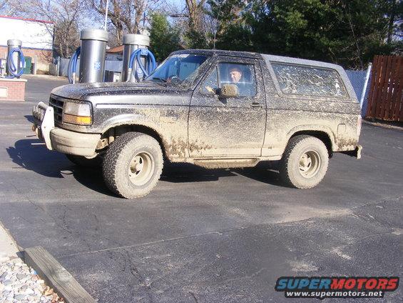 Mud-covered 1996 Ford Bronco 3q-front view