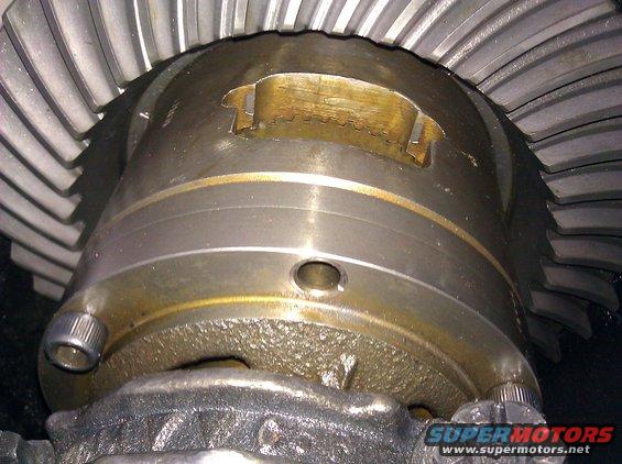 Close-up of differential gear assembly with Supermotors.net watermark