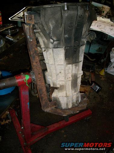 100_0972.jpg Another shot of the mount and the engine stand, It holds better than I thought, I am not sure why they have a four post, two  leg stand for this thing.