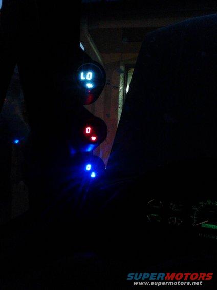 p82a0301.jpg Pillar Guages
4 different collors
Top is Oil Pressure
Middle is Tranny Temp
Bottom is Engine Temp