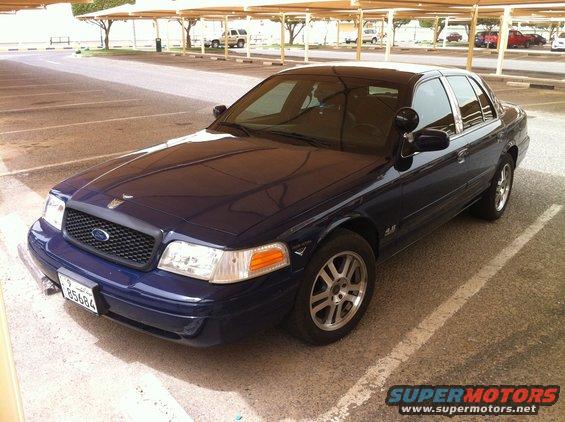 Dark blue 2007 Ford Crown Victoria sedan, 3/4 front view