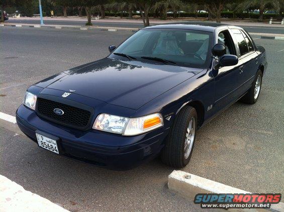 Dark blue 2007 Ford Crown Victoria, front quarter view
