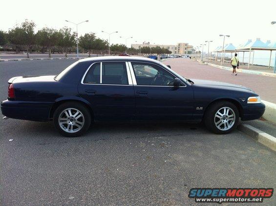 2007 Ford Crown Victoria parked curbside, side view