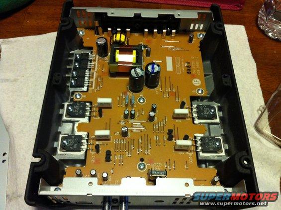 Kenwood KAC-1502S internals.
