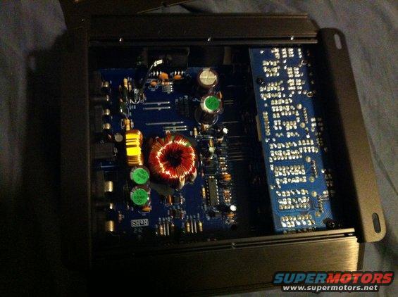 img_04401.jpg Rockford Fosgate R125-2 internals.