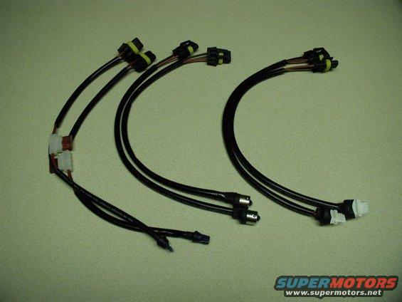 Wiring harness with multiple connectors and bulb sockets