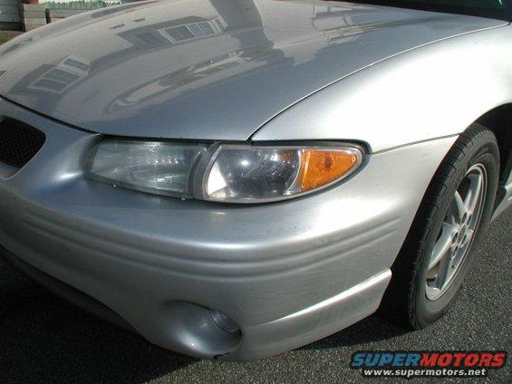 Silver 2002 Pontiac Grand Prix front corner with clear turn signal
