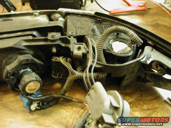 Headlight assembly wiring and connectors