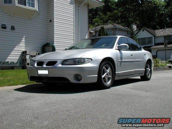 Silver 2002 Pontiac Grand Prix sedan, 3/4 front view